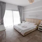 в комплексе Caesar & *