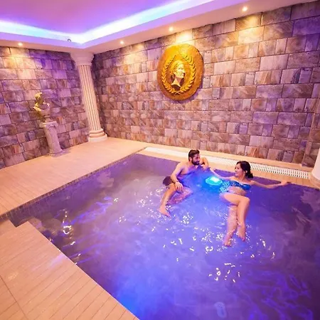 в комплексе Caesar & Trikomo